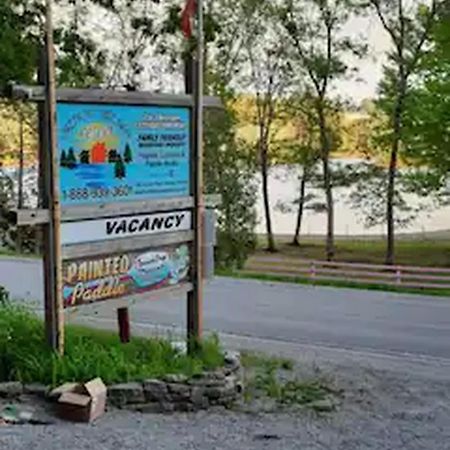 Lakefront Hideaway Resort Кауарта Лейкс Екстериор снимка