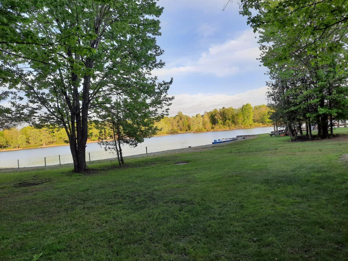 Lakefront Hideaway Resort Кауарта Лейкс Екстериор снимка