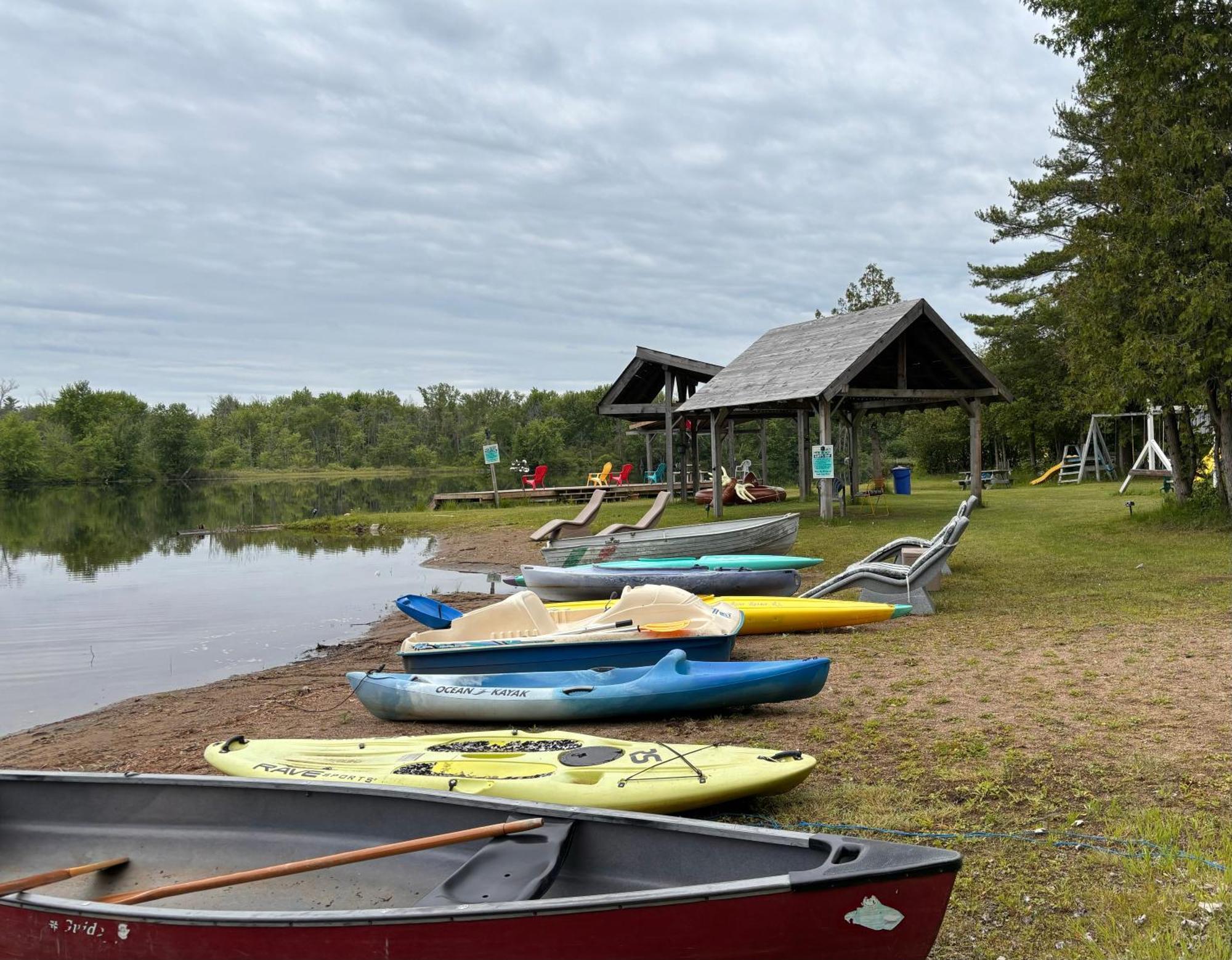 Lakefront Hideaway Resort Кауарта Лейкс Екстериор снимка